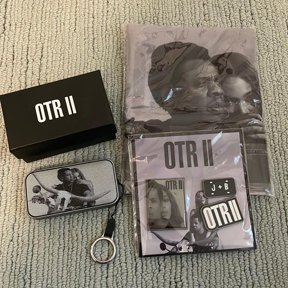 🖤OTRII Beyoncé Tour Merch: Bandana, Pins, Portable Speaker 🖤